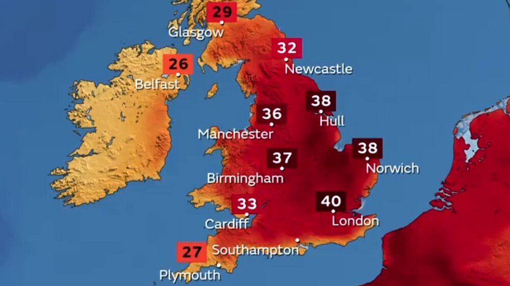 A map of the UK warning people about the heat wave
