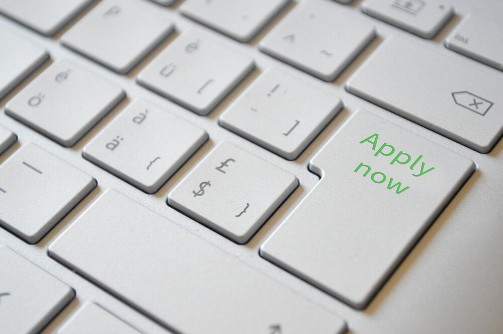 Keyboard showing apply now button