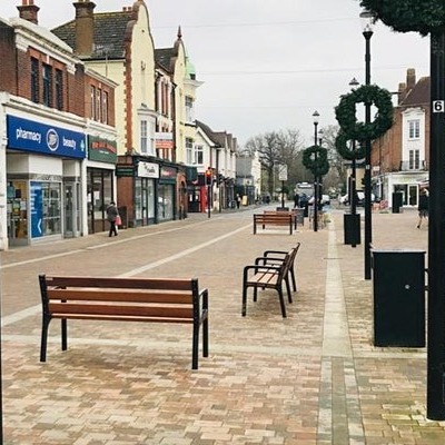 Graphic of the pedestrian area in Horley, featuring signage, bins benches and traffic lights.