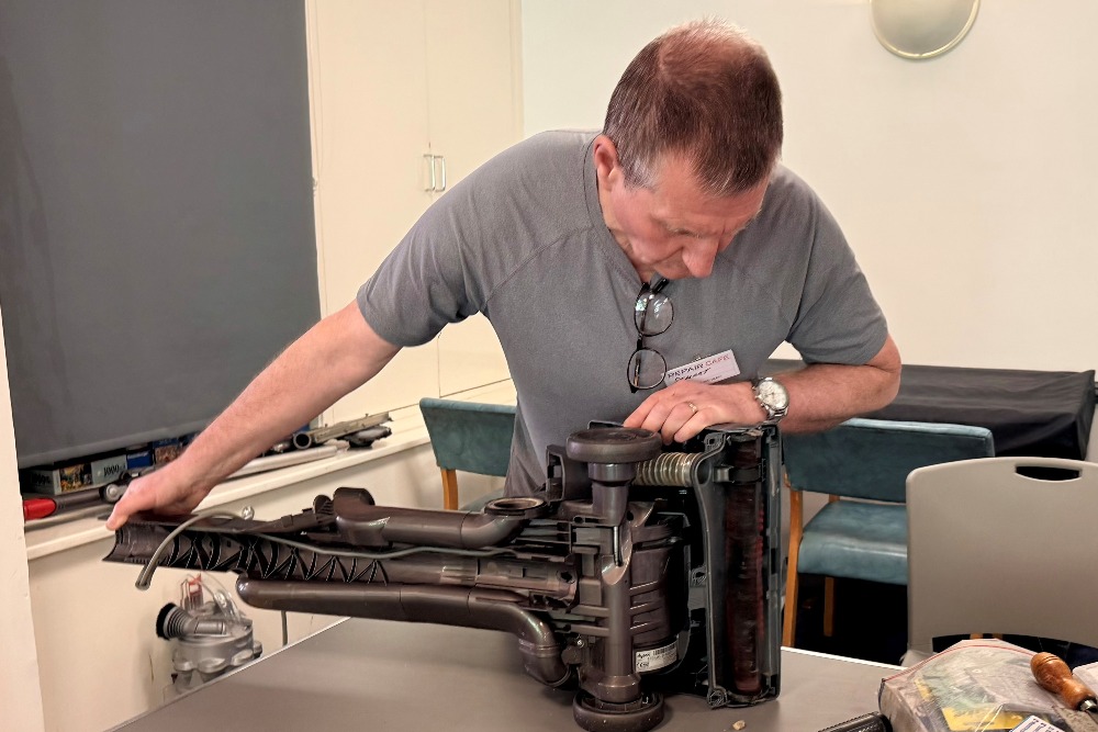 Volunteer at a repair cafe in the borough