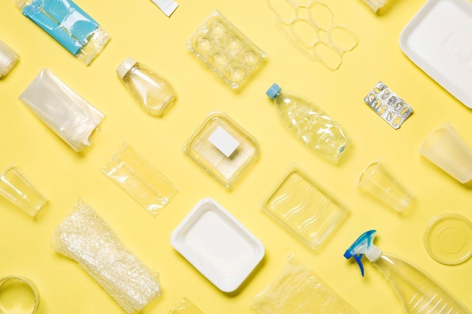 Different examples of single use plastics