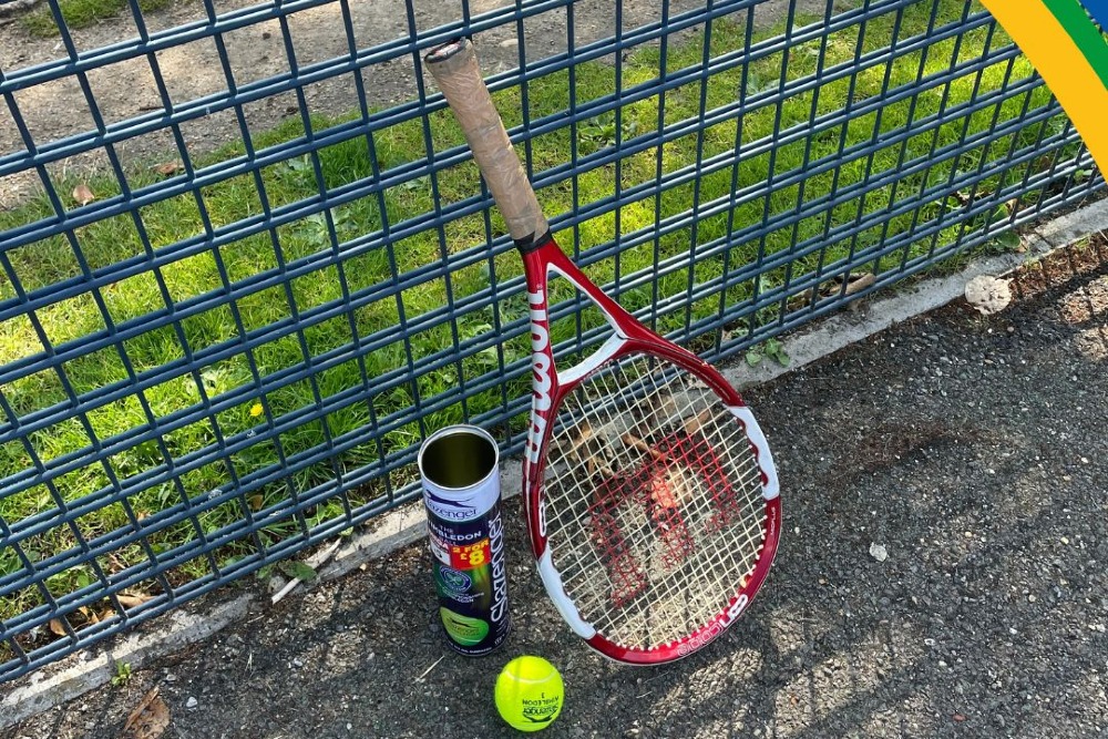 Tennis racket and balls 